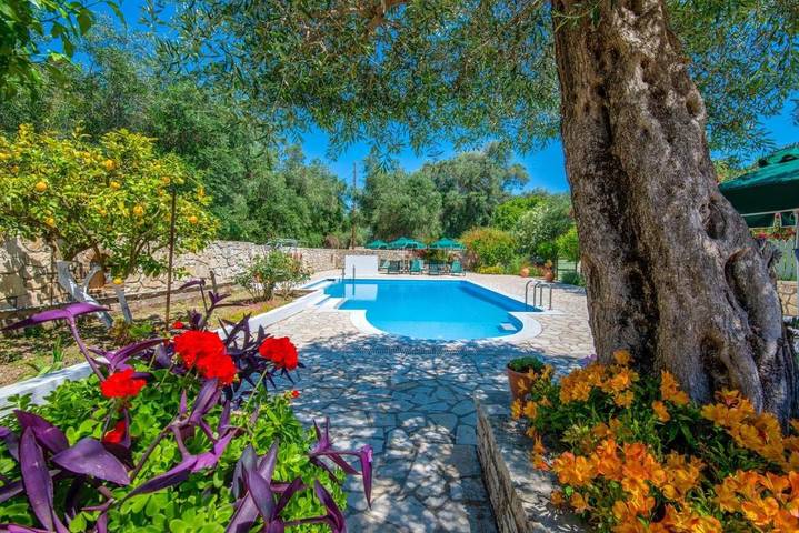 Appart’hôtel pour 2 personnes, avec jardin ainsi que piscine et vue