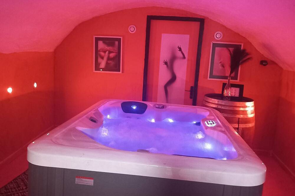 Romantic suite with jacuzzi in Saint-Crépin (Hautes-Alpes), Écrins National Park