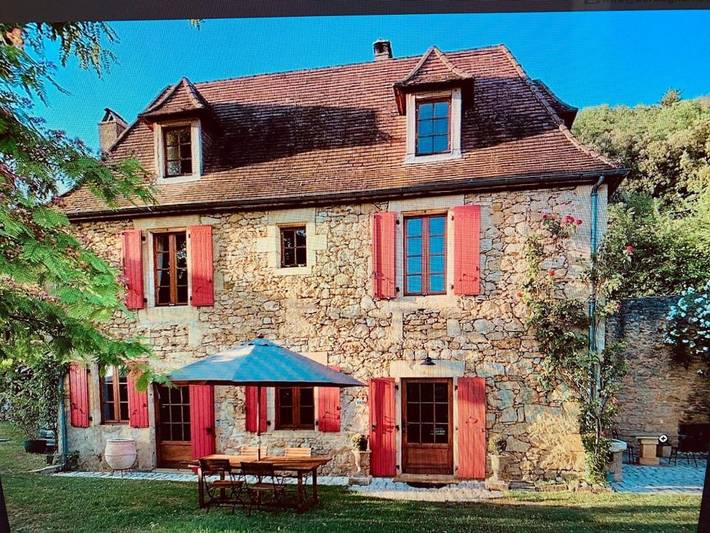 Location de vacances pour 6 personnes, avec vue ainsi que jardin et piscine à Bézenac - 4