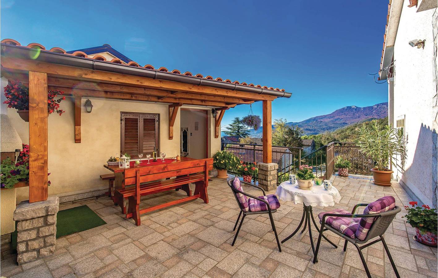 Gemütliche Ferienwohnung mit Pool, WLAN und in der Nähe eines Hundestrands in Veprinac, Primorje-Gorski Kotar