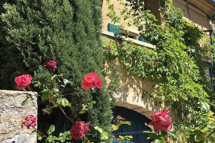 Location de vacances pour 10 personnes, avec Jardin à Salles-sous-Bois