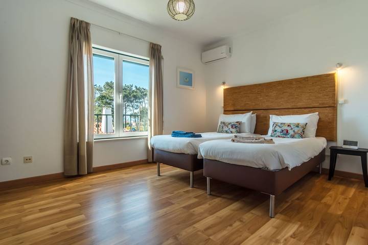 Casa rural para 12 personas, con jacuzzi además de piscina y jardín, Se admiten mascotas en Costa da Caparica - 4