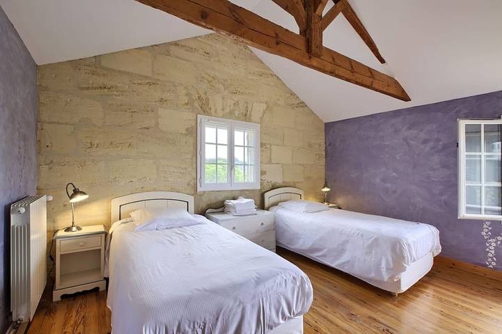 Gîte pour 4 personnes, avec terrasse ainsi que piscine et jardin à Saint-Caprais-de-Bordeaux - 3