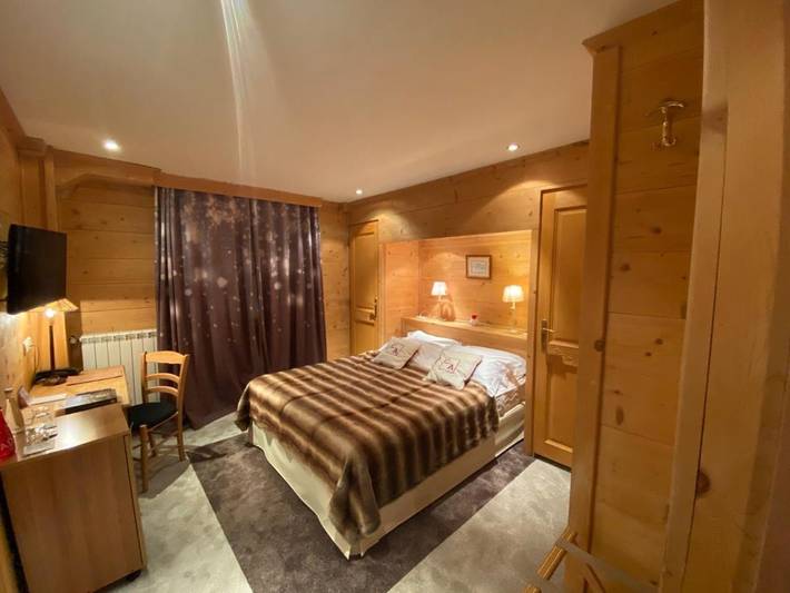 Hôtel pour 2 personnes, avec sauna et vue ainsi que jardin et piscine, animaux acceptés dans Auron - 4