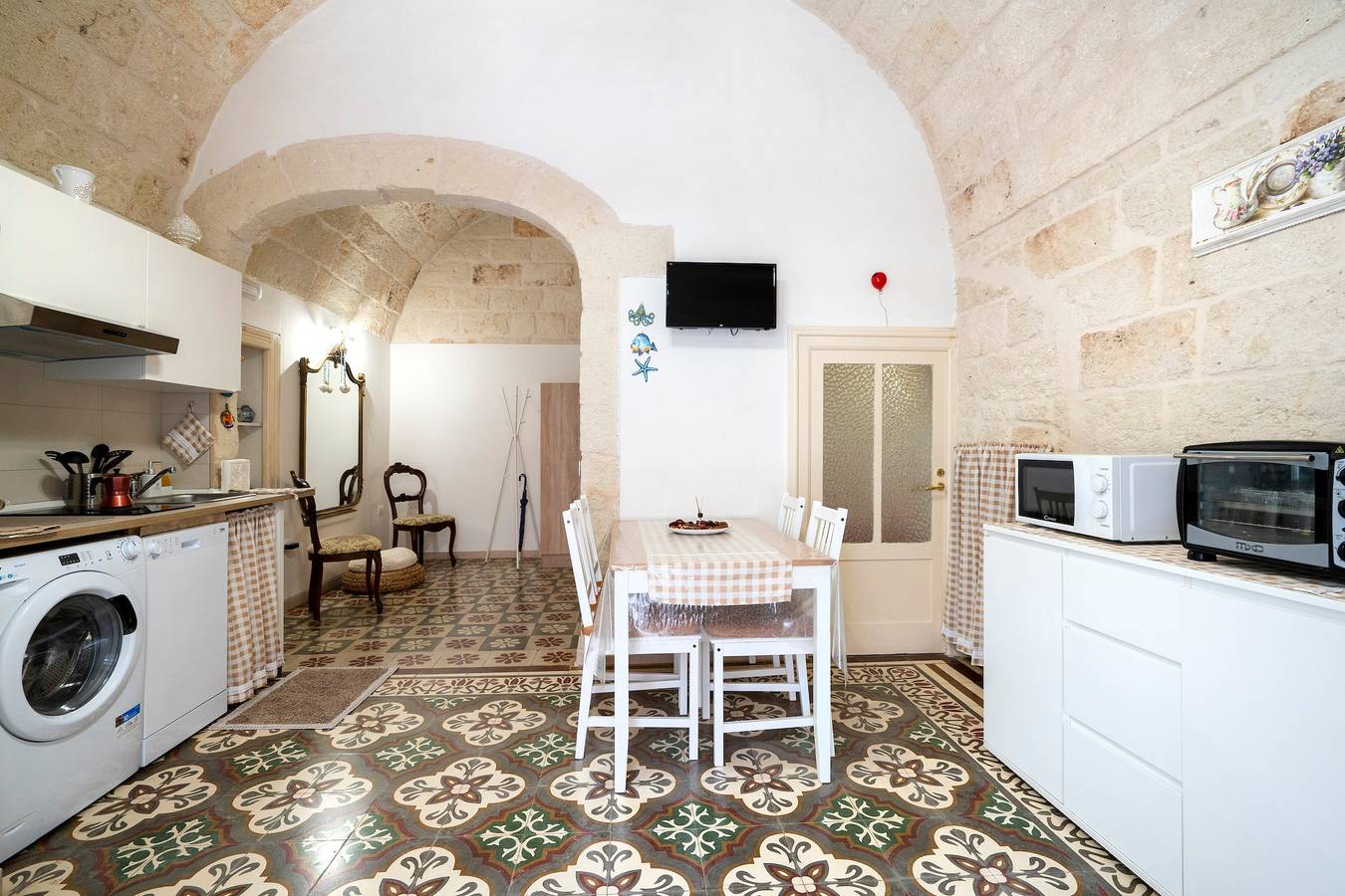 Entire apartment, Holiday Apartment "Chiarina Rooms 2" with A/C und Wi-Fi in Polignano a Mare, Bari Province