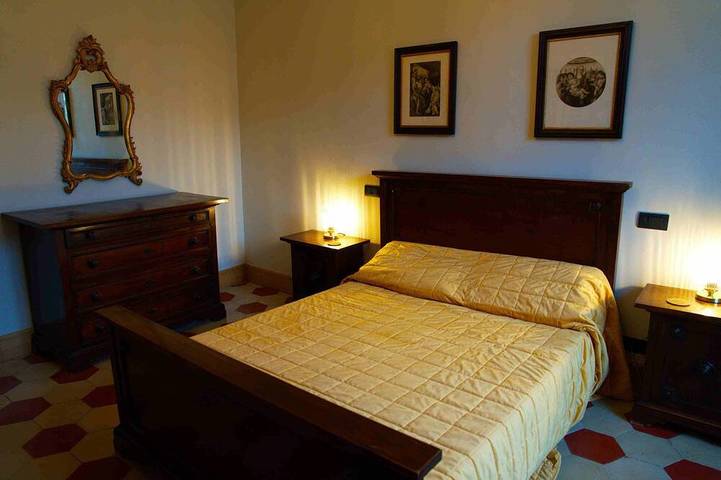 Entire apartment, The Poets' Retreat - Step Back in Time Relax in Elegance in Sulmona, L'Aquila Province