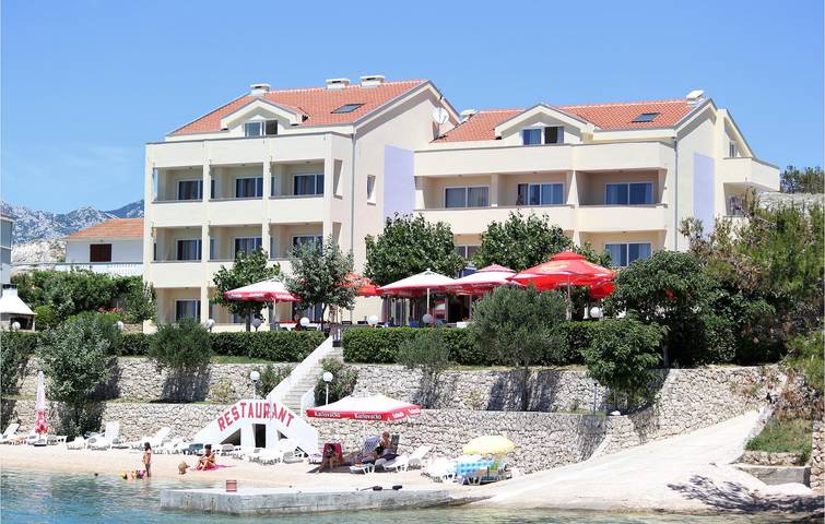 Appartement de vacances pour 3 personnes, avec Terrasse et Jardin à Rtina