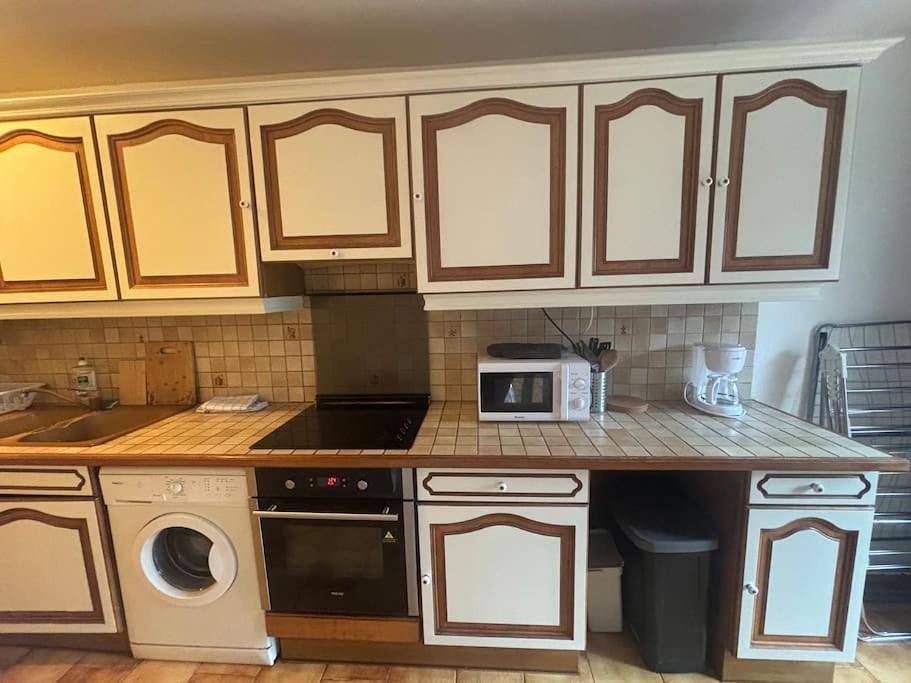 Appartement entier, One-Bedroom Apartment in Guyancourt, Yvelines