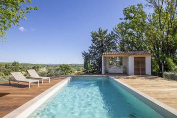 Location de vacances pour 6 personnes, avec terrasse et jardin à Cotignac