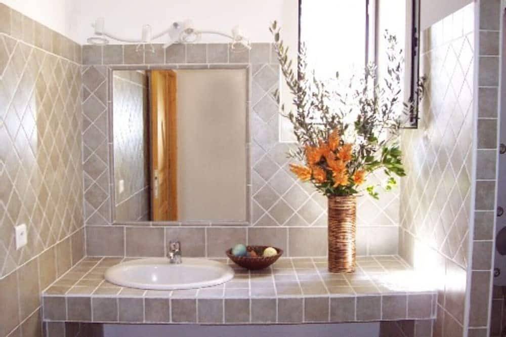 Nadine Luigi---------- in Porto-Vecchio, Arrondissement de Sartène