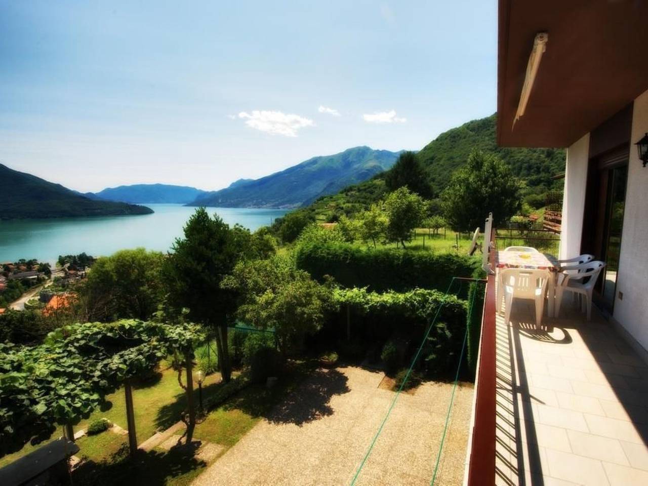 Ganze Wohnung, Casa Luna' Wohnung mit Wasserblick in Vercana, Gemeinde Vercana