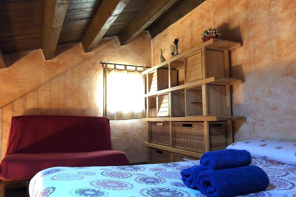 Rural apartment L'Alzina for 2 people in Tavertet, Osona