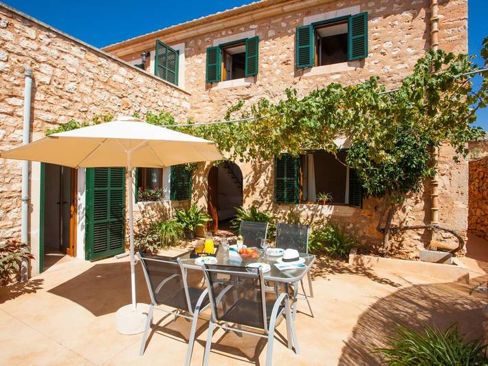 Luxus-Ferienhaus für 6 Personen, mit Terrasse und Garten in Santanyí