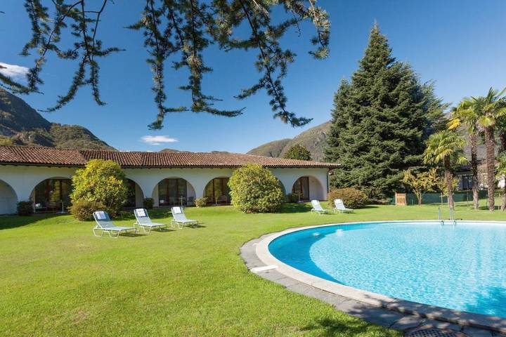 Ferienhaus für 3 Personen, mit Terrasse und Garten sowie Pool