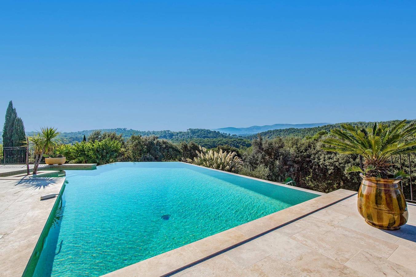 Villa Les Etoiles by Villa Plus in Lorgues, Region de Draguignan