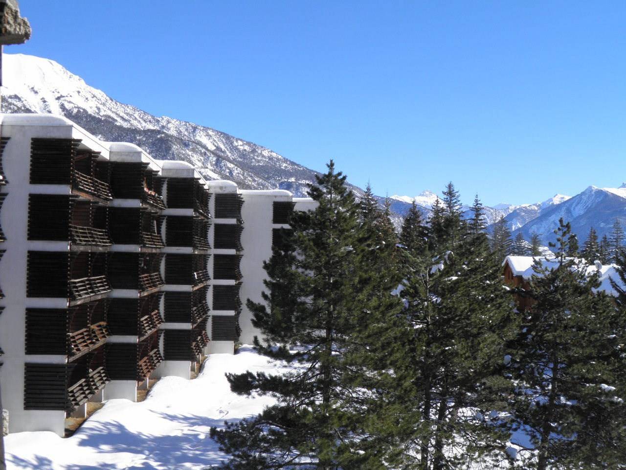 Entire apartment, Charming Studio for 4 in Serre-Chevalier with Balcony & Parking in Saint-Chaffrey, Serre Chevalier