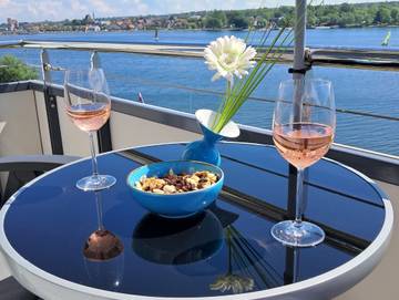Ferienwohnung für 2 Personen, mit Seeblick und Balkon, kinderfreundlich in Heiligenhafen