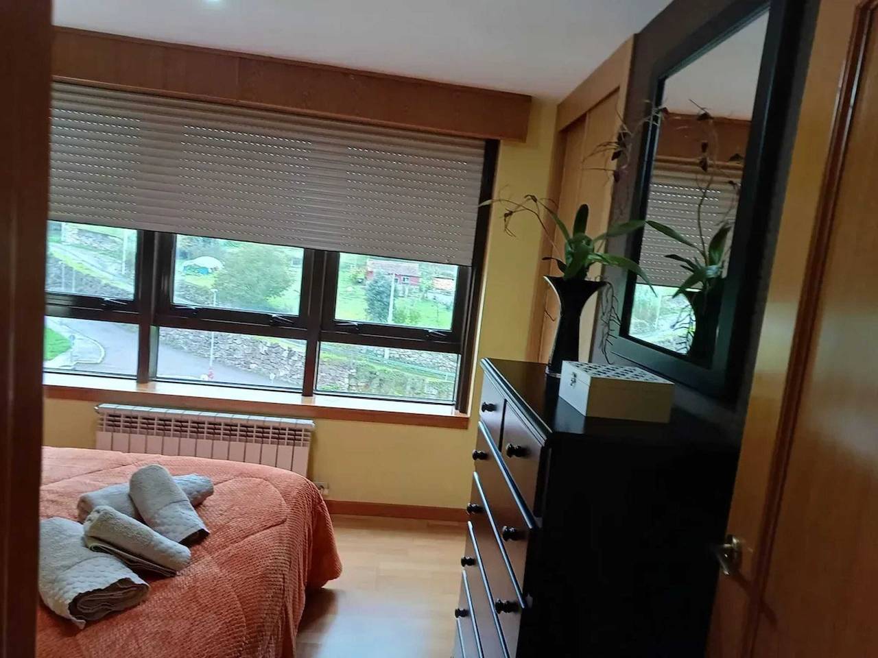Entire apartment, Cosy Apartment in Ourense with Mountain View, 40 m² in Ourense, Ourense Region