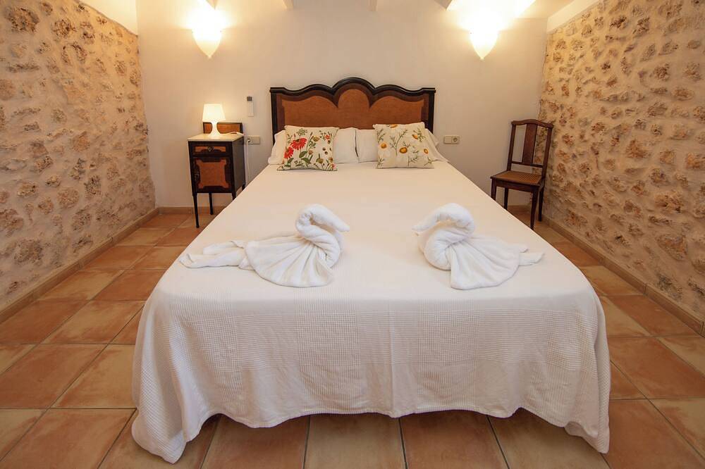 Charming rural house with pool, A/C and panoramic views. Special offer in Puig de Santa Magdalena, Inca