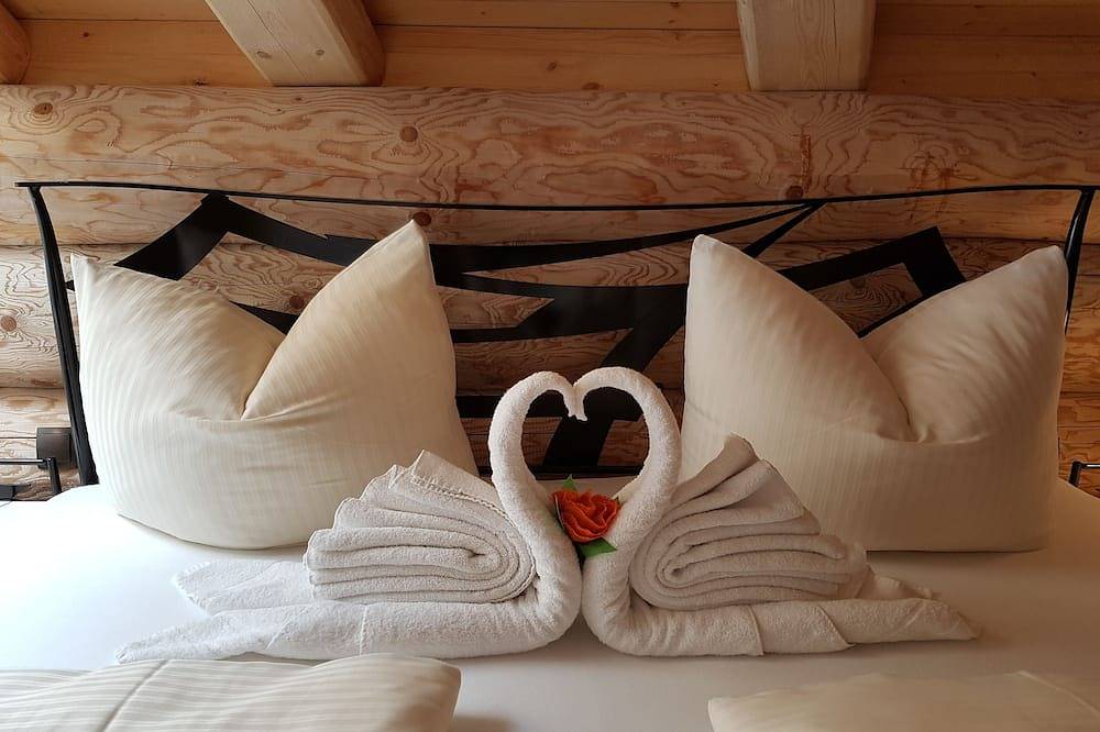Lakestarnberg Apartments Wings of Love, Rundstammhaus in Pöcking, Starnberger See