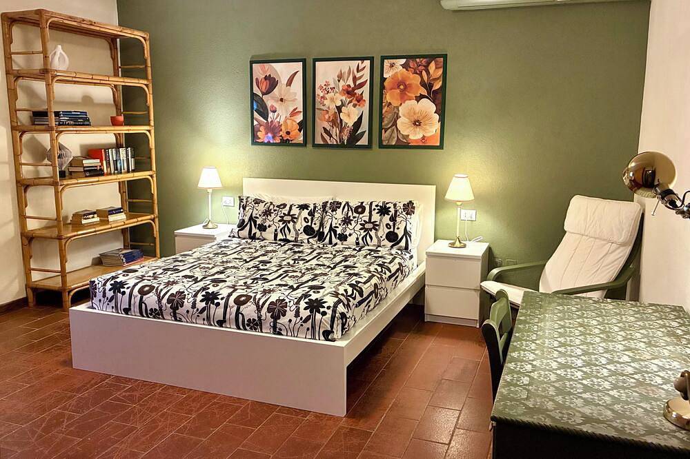 Villa with lake view, private garden and safe parking! in Bellagio, Comune di Bellagio