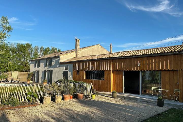 Location de vacances pour 6 personnes, avec Piscine à Vix