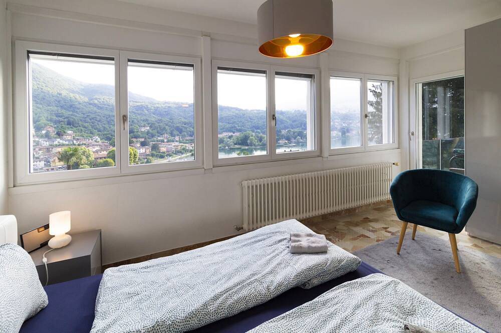 Ganze Wohnung, [Apartment Design] Terrace with breathtaking lake view in Caslano, Luganersee