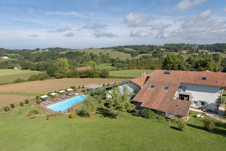 Gîte de charme et d exception, piscine et jacuzzi, près de Saint Jean de luz in Saint-Pée-sur-Nivelle, Région de Bayonne