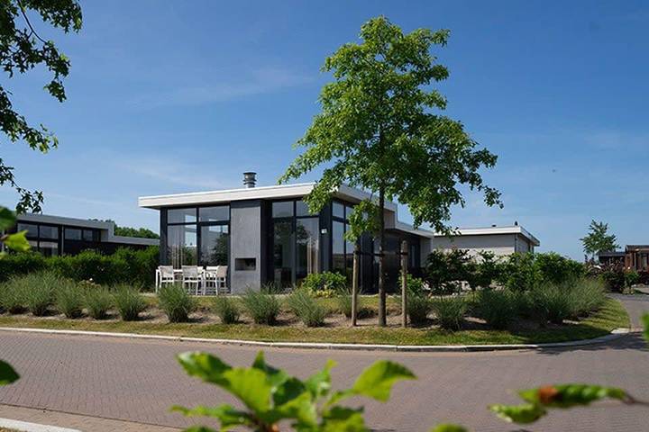 Vakantiehuis voor 8 personen, with Balkon/Terras and Terras as well as Tuin and Zwembad in Susteren