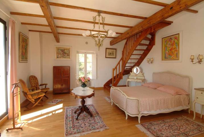 Chambre d’hôte pour 3 personnes, avec Terrasse et Jardin ainsi que Piscine et Vue à Aix-en-Provence - 2