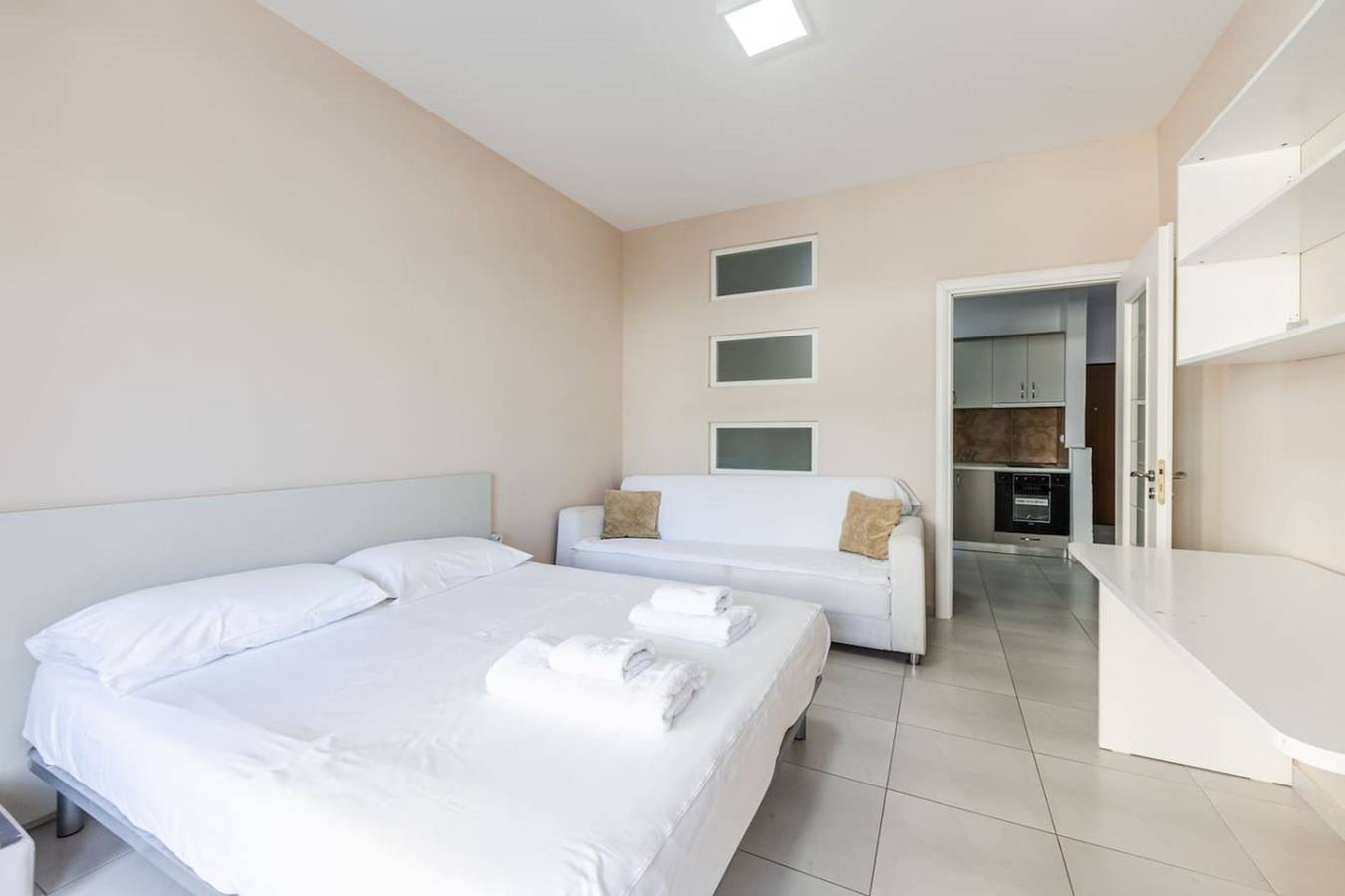 Apartamento entero, Apartamento de vacaciones para 3 personas con balcón in Vlorë (Ciudad), Vlorë
