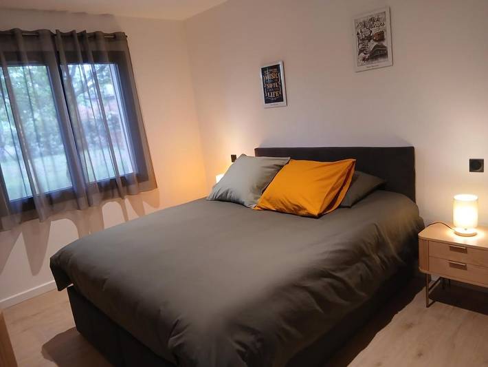 Location de vacances pour 2 personnes, avec vue ainsi que jardin et terrasse à Bourdeaux - 2