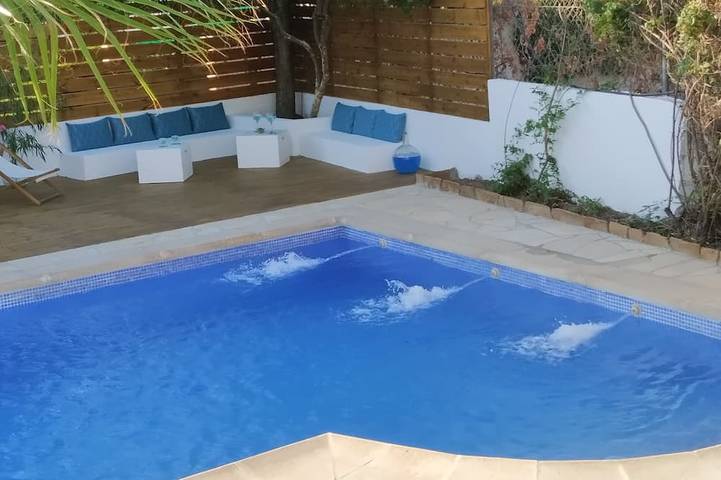 Casa rural para 15 personas, con jardín y balcón, Se admiten mascotas en Monachil