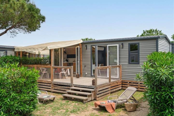 Camping pour 4 personnes, avec piscine ainsi que terrasse et jardin, adapté aux familles à Portiragnes