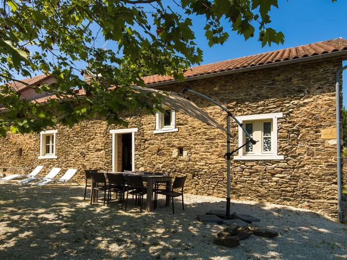 Gîte pour 6 personnes, avec piscine et terrasse, adapté aux familles
