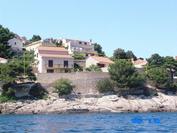 Vacation rental for 2 people, with balcony/terrace in Brac