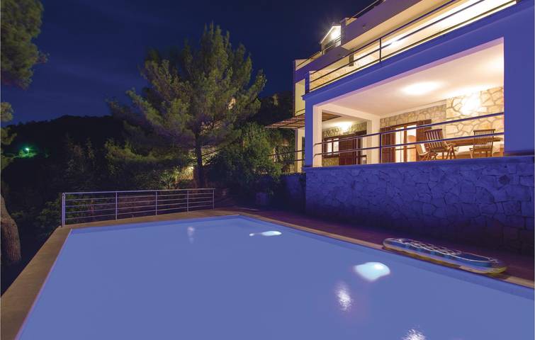 Charming 2-Bedroom Apartment with Pool Near Beach in Blato, Korcula
