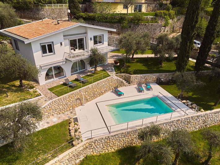 Villa mit pool für 6 Personen, mit Balkon und Terrasse sowie Garten und Pool in Malcesine