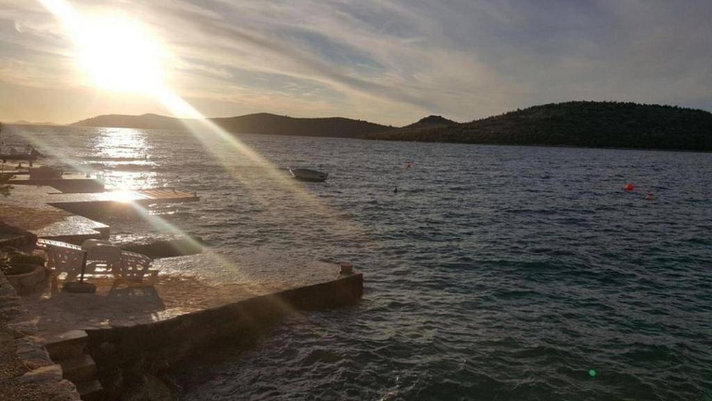 Entire apartment, One-bedroom apartment by the sea in Grebastica, Šibenik-Knin