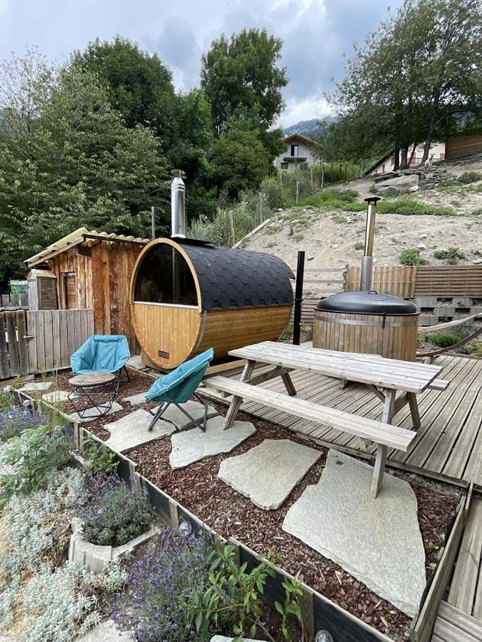 Maison d’hôte pour 5 personnes, avec jacuzzi et terrasse ainsi que sauna et jardin