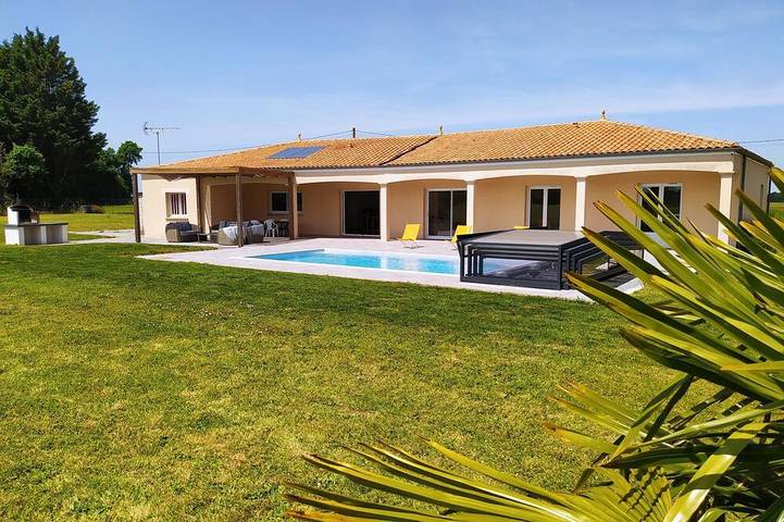 Location de vacances pour 8 personnes, avec Terrasse et Jardin à Sainte-Gemme