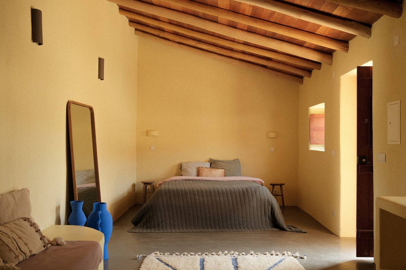 Ganze Wohnung, Apartment „Brisa“ mit Bergblick, privater Terrasse und Wlan in São Teotónio, Costa Alentejana