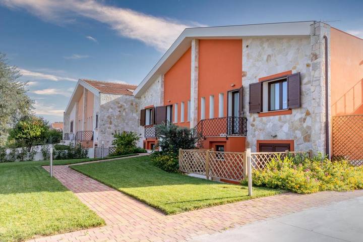 Appartement de vacances pour 2 personnes, avec Balcon et Terrasse ainsi que Jardin et Vue dans San Giovanni (Sassari)