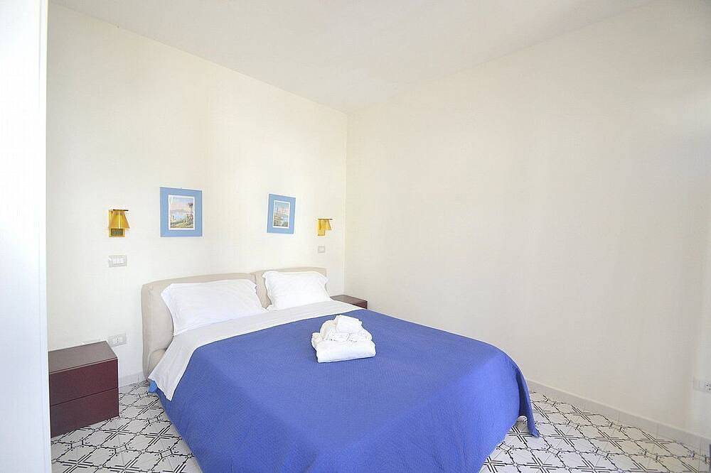 Villa Elicona A: A welcoming apartment situated in a central location, at a short distance from the Cathedral of Ravello, with Free Wi-Fi. in Ravello, Sorrento Coast