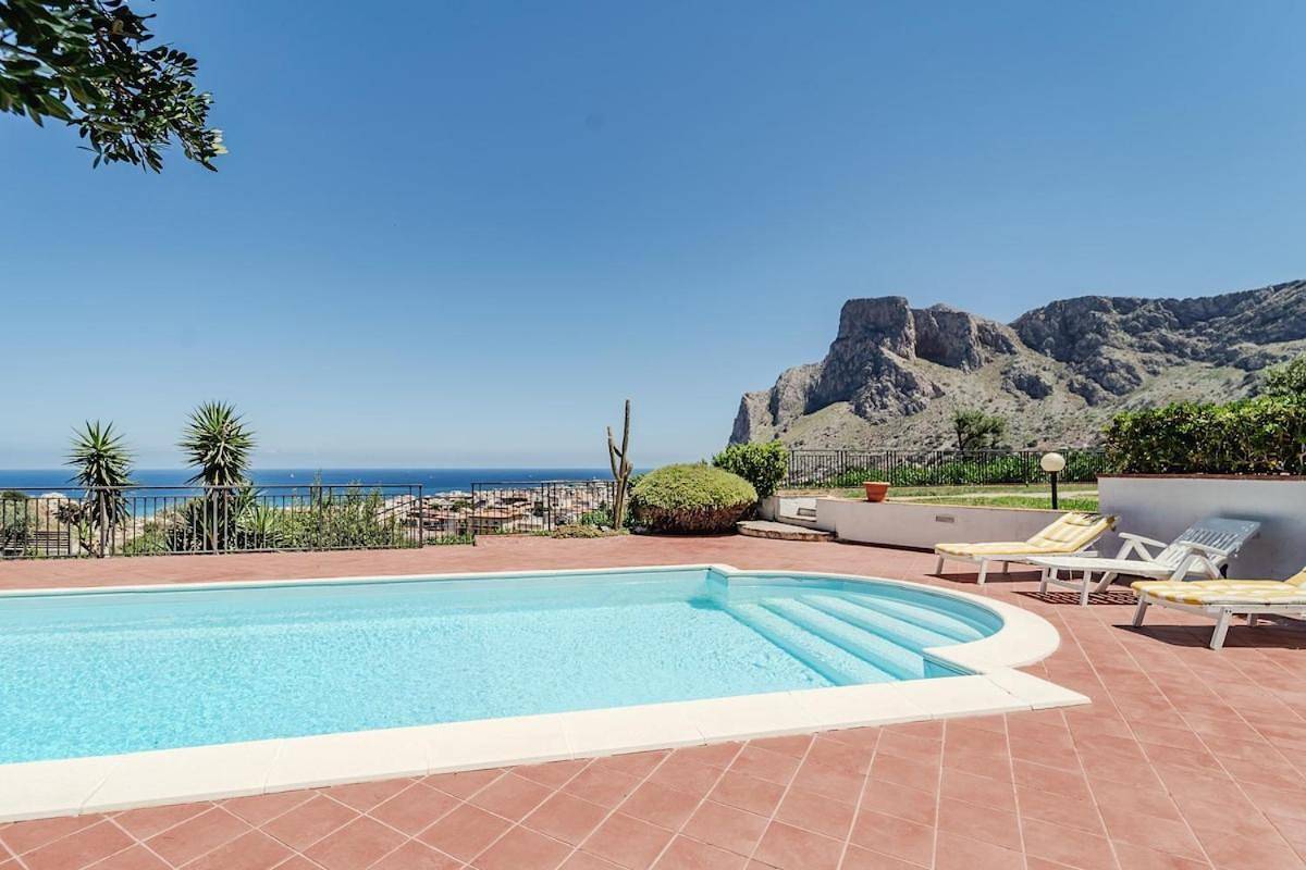 Pool & Panoramic Villa - 9 mins city center in Sferracavallo, Palermo