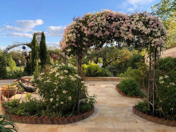 Location de vacances pour 2 personnes, avec Terrasse et Jardin ainsi que Piscine et Vue à Giverny - 3