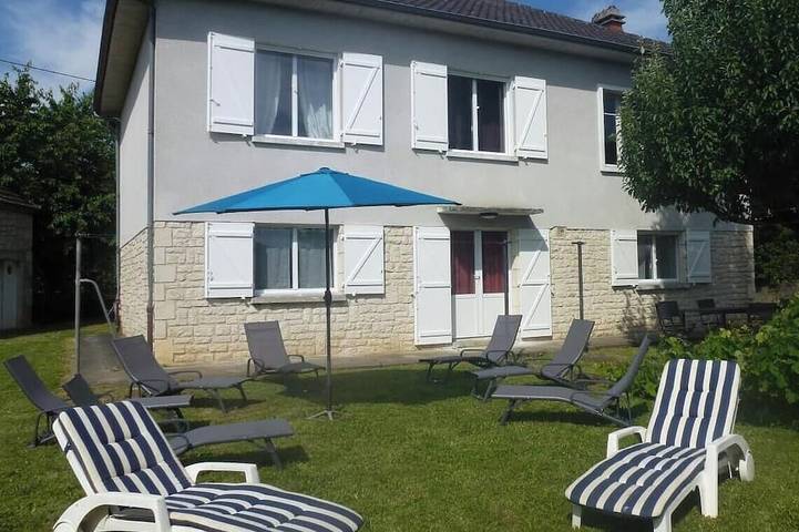 Location de vacances pour 9 personnes, avec jardin à Bétaille