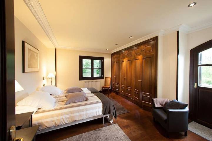 San Sebastian.Elegante palacio con  bosque, a 15 minutos de la playa in Oyarzun, Guipúzcoa