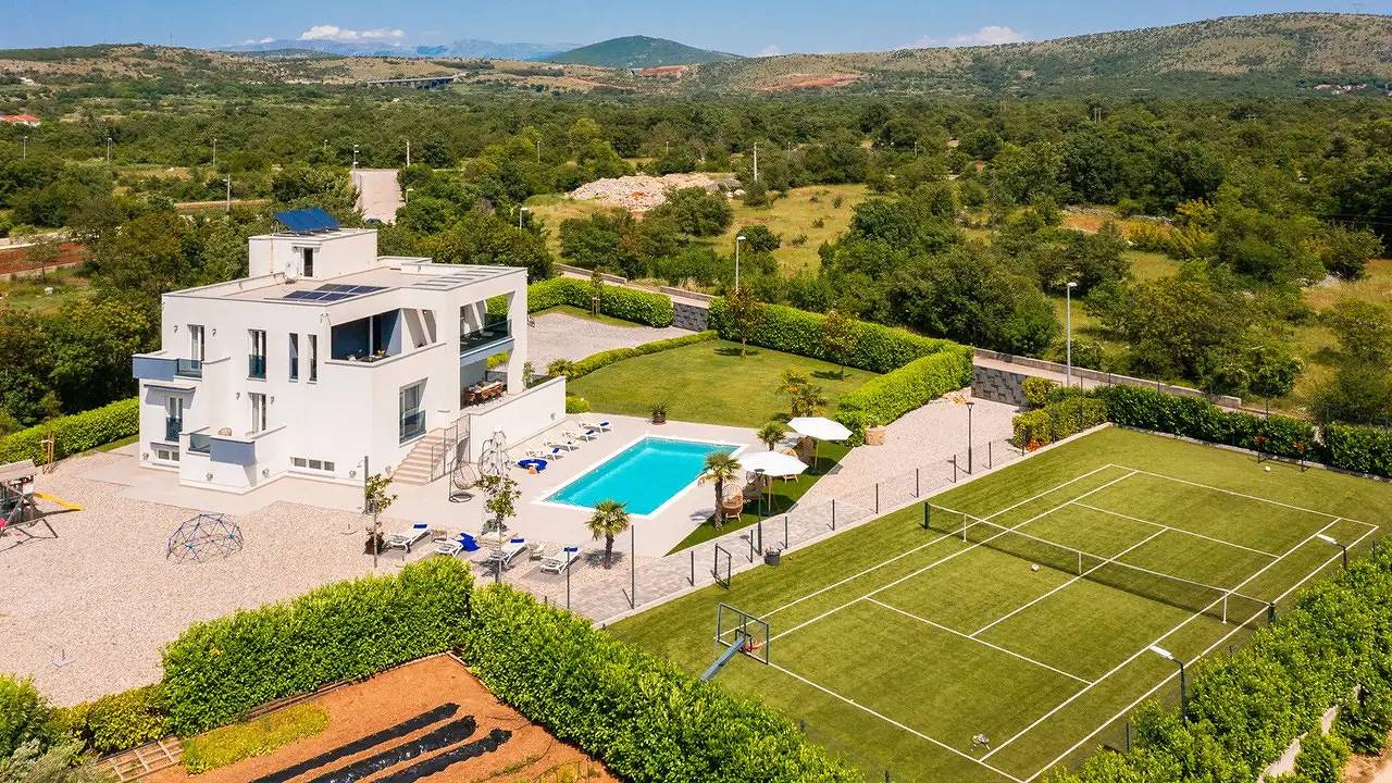 Villa für 12 Personen (460 m²) in Dugopolje in Dugopolje, Dalmatinisches Zagora