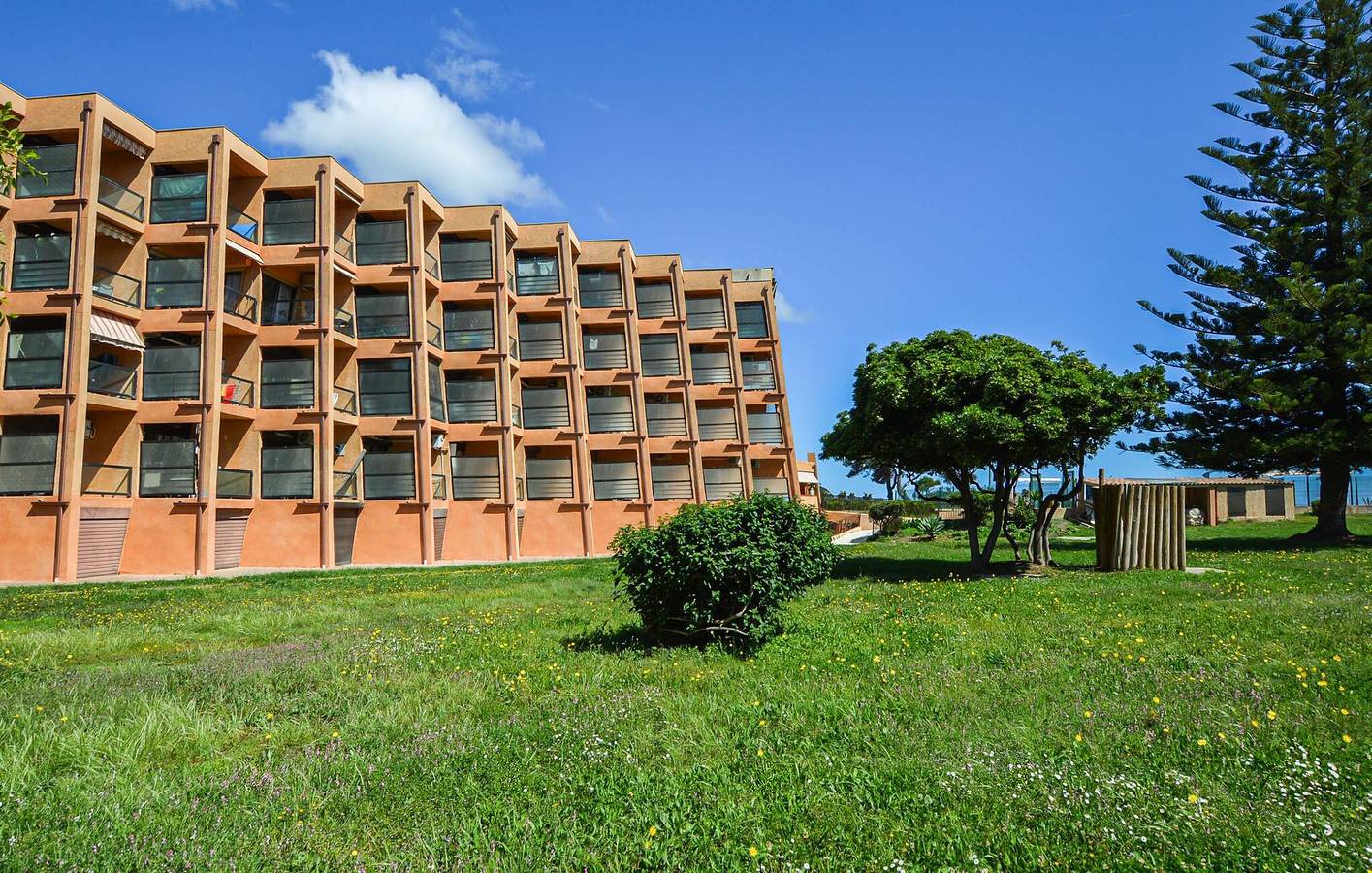 Apartamento vacacional entero, Encantador apartamento con piscina y terraza, cerca de la costa y del centro de la ciudad in Moriani-Plage, Francia